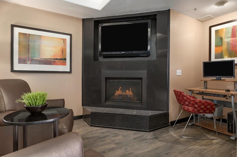 Super 8 By Wyndham Calgary Shawnessy Area Ξενοδοχείο Εξωτερικό φωτογραφία