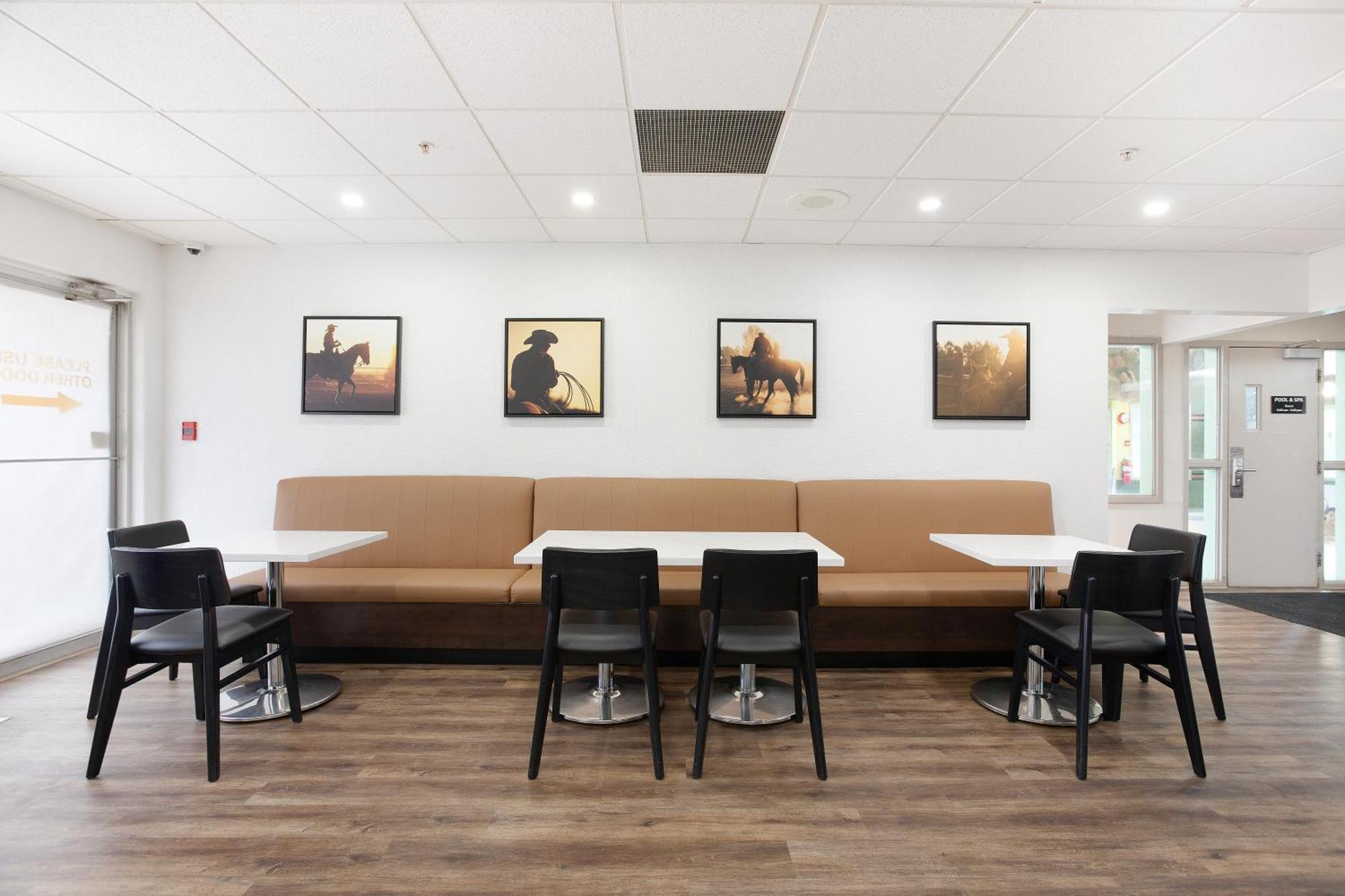 Super 8 By Wyndham Calgary Shawnessy Area Ξενοδοχείο Εξωτερικό φωτογραφία